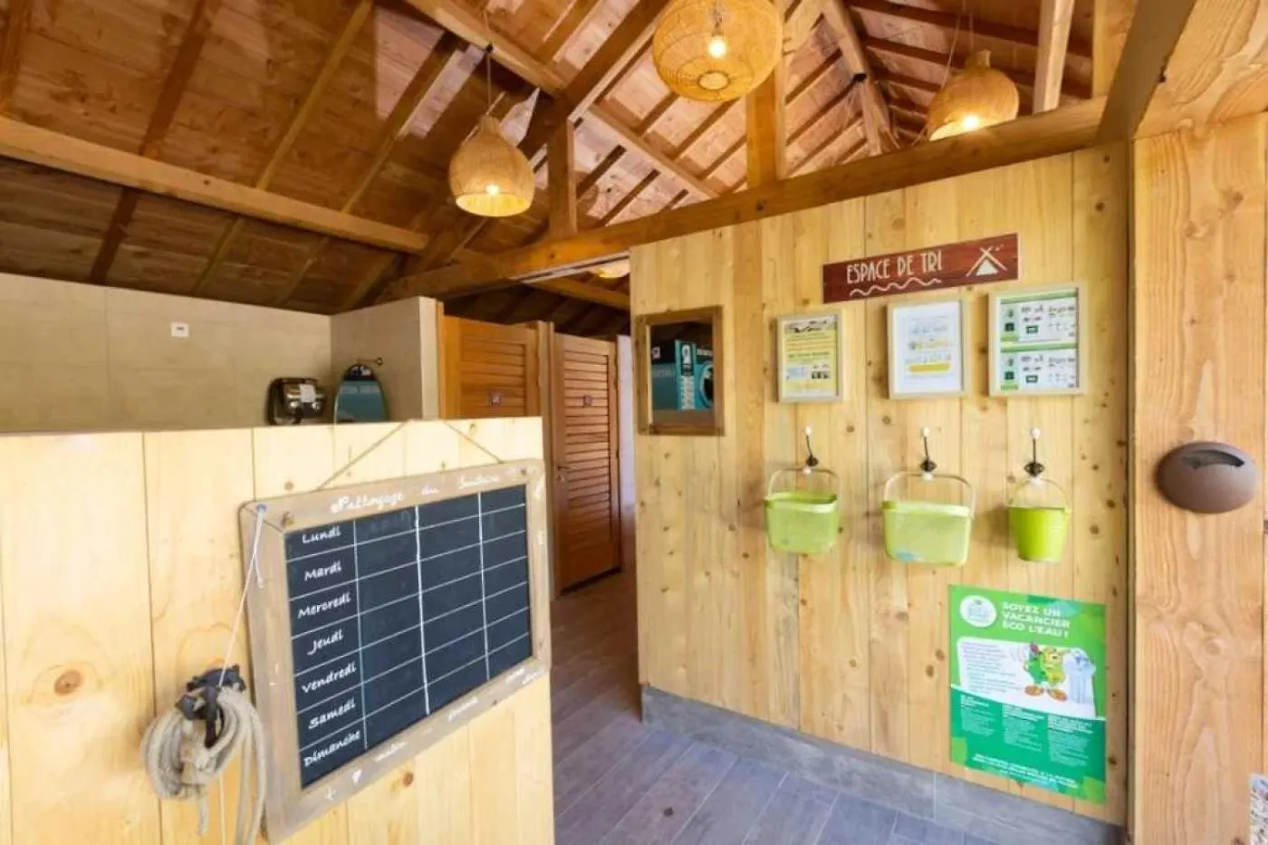 Camping 4 Etoiles - Piscine - Eeciaf Meyronne